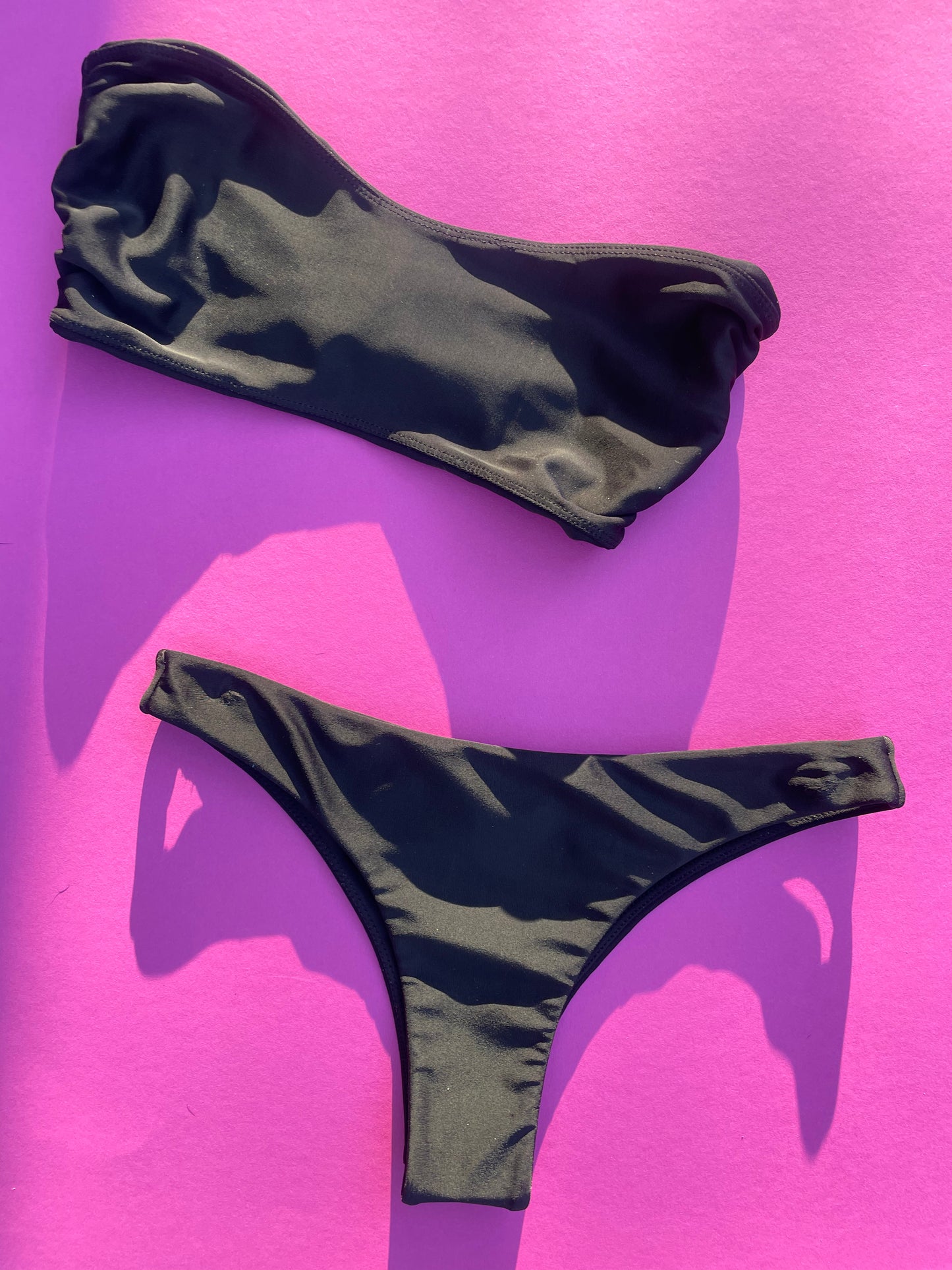 Mikoh: Loki Strapless Bikini Top - Black