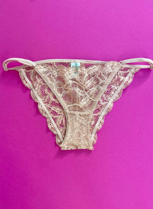 Clo: Fortuna Lace String Bikini - Maple Sugar